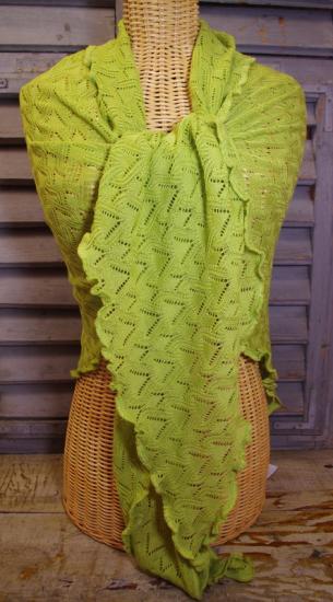 Dreiecktuch Susi Linde von Invero, Frühlingsgrün, Merinowolle